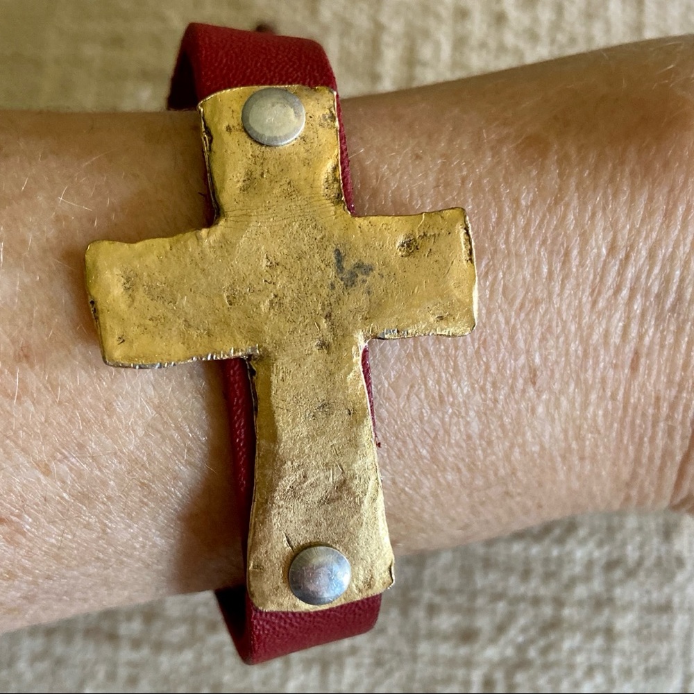 Leather bracelet with Gold Cross